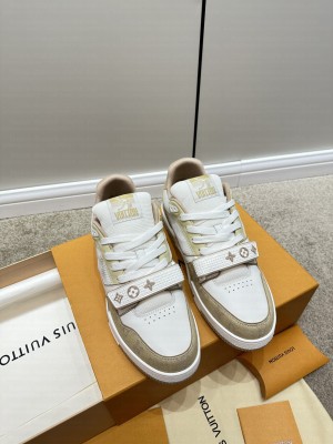 Louis Vuitton Unisex LV Trainer Sneakers 2023 05