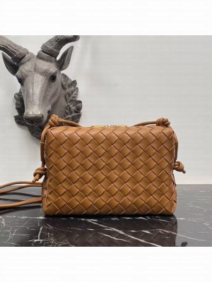 Bottega Veneta Small intrecciato leather cross-body bag 680255 Brown