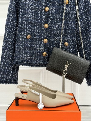 Hermes Lover 40 Slingback pump in Nappa leather with iconic Kelly buckle beige