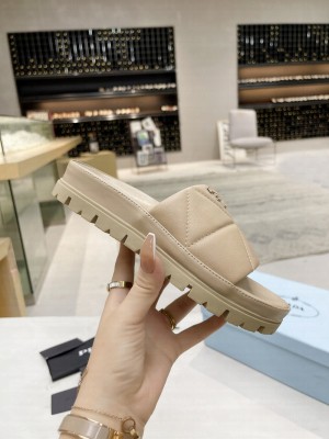 Padded Calfskin Quilted leather Beige slides