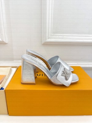 Louis Vuitton Shake Slide Sandals 8.5cm in Silver Leather with LV Twist 2023 02