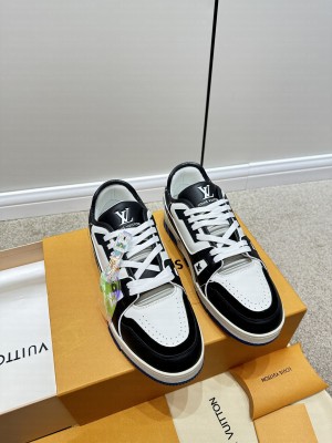 Louis Vuitton Unisex LV Trainer Sneakers 2023 09