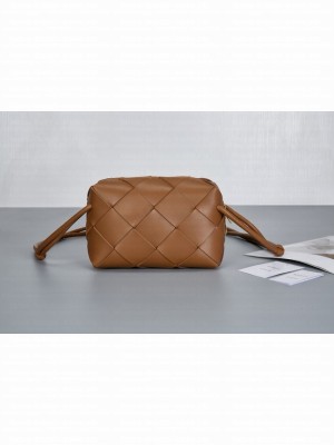 Bottega Veneta Intrecciato Concert Pouch D794258 brown