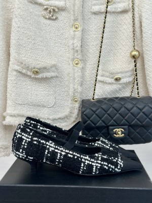 Chanel Women's Tweed & Grosgrain Mary Janes Pumps White/Black
