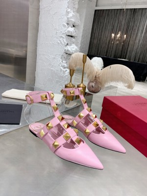 Valentino Garavani Roman Stud ballet flat in calfskin with straps Pink