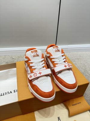 Louis Vuitton Unisex LV Trainer Sneakers 2023 06