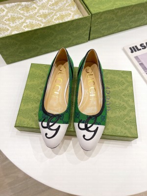 GUCCI 658904 Women's ballet flat with G appliqué 05 2021 Collection