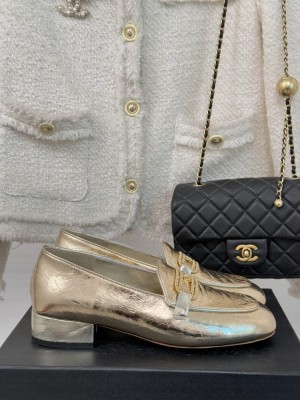 Chanel Crumpled Shiny Lambskin Loafers with Chain Gold 2025 G46113