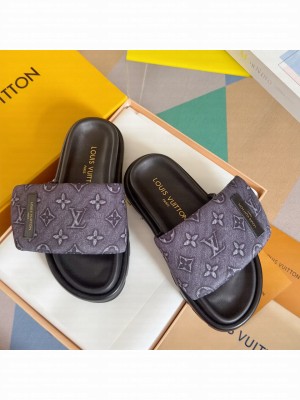 Louis Vuitton Unisex Pool pillow comfort mule 011