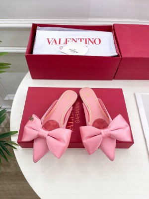 VALENTINO UN CHÂTEAU BOW FLAT MULES SATIN PINK
