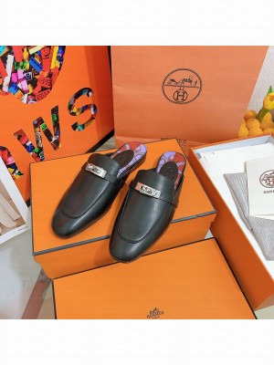 Hermes Oz Mule in Smooth Calfskin with Iconic Kelly Buckle Black 2022 Collection