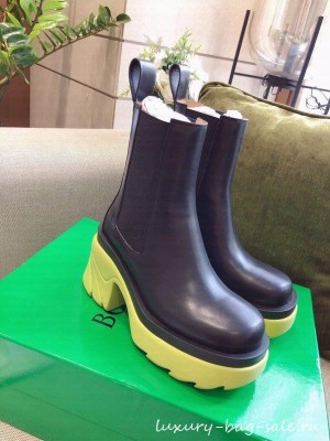 Bottega Veneta Flash Calfskin Short Boots 9.5cm Black/Lemonade 2021 Collection