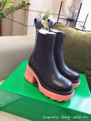 Bottega Veneta Flash Calfskin Short Boots 9.5cm Black/Flamingo Pink 2021 Collection