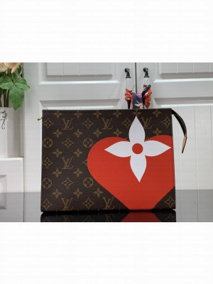 Louis Vuitton GAME ON TOILETRY POUCH 26 M80282
