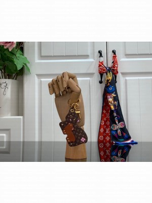 Louis Vuitton MUMMY AND BABY BEAR BAG CHARM AND KEY HOLDER M69558