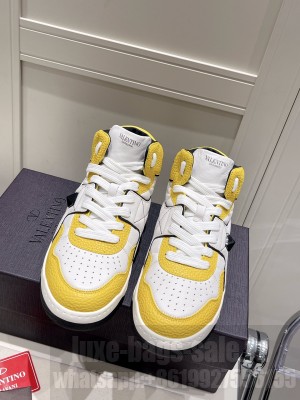 VALENTINO MID-TOP ONE STUD SNEAKERS 2022 COLLECITON 02