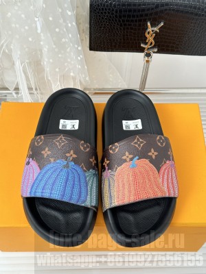 Louis Vuitton Unisex Waterfront Flat Slide Sandals 08