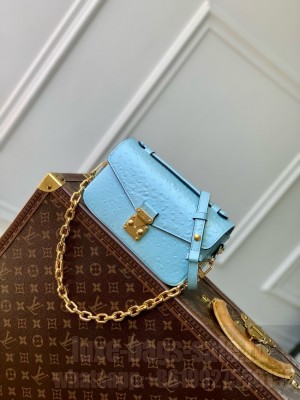 Louis Vuitton Pochette Metis East West N85902 sky blue