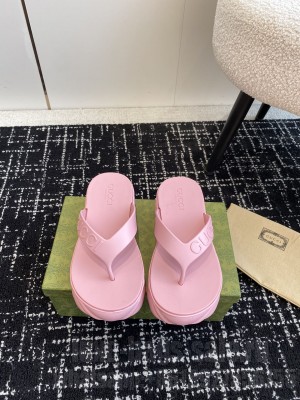 Gucci Women's Thong Platform Sandal 746334 Pink