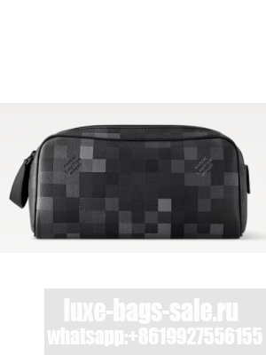 Louis Vuitton Dopp Kit M15109 black