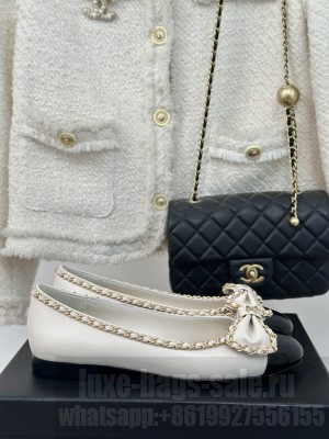 Chanel Women's Chain Around And Bow Lambskin Leather Flat White