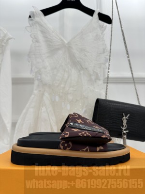 Louis Vuitton Unisex Pool pillow comfort mule slide flat 02