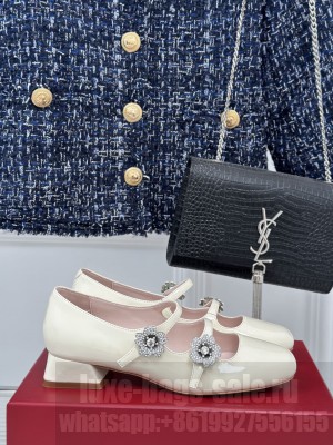 Roger Vivier Crystal Bouquet Flowers Strass Babies Ballerinas in Patent Leather Red