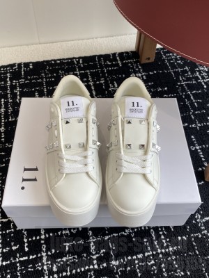 Valentino Garavani Rockstud Untitled sneaker in white calfskin 053 2025