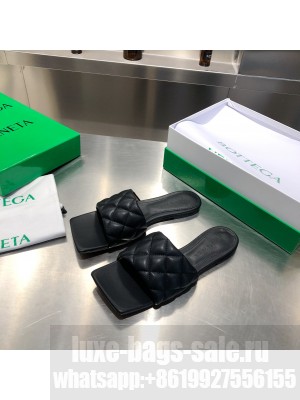 Bottega Veneta The Rubber Lido Quilted Lambskin Flat Slide Sandals White 2021 Collection 11