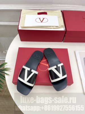 Valentino Garavani Viva Superstar Slide Sandal in Nappa Leather 03 2025