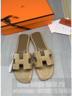Hermes Oran Crocodile Embossed Leather Flat Slide Sandals 126 2022 Collection