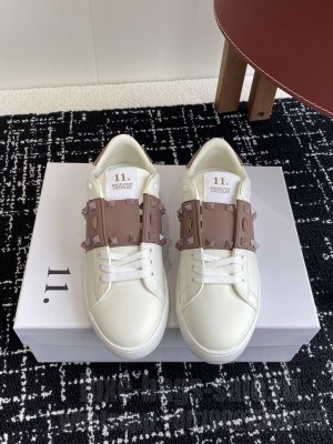 Valentino Garavani Rockstud Untitled sneaker in white calfskin 035 2025