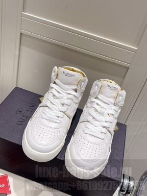 VALENTINO MID-TOP ONE STUD SNEAKERS 2022 COLLECITON 06