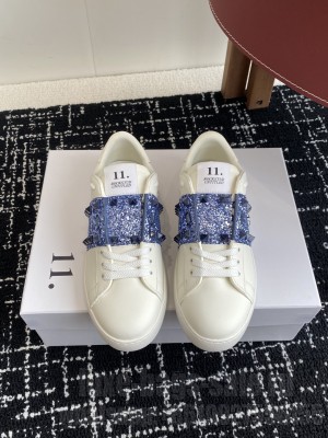 Valentino Garavani Rockstud Untitled sneaker in white calfskin 040 2025