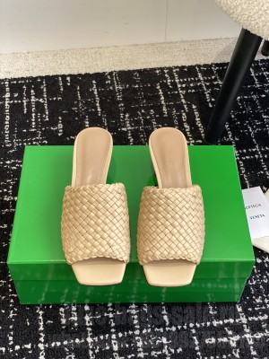 Bottega Veneta Women's 4.5cm Knot mules beige