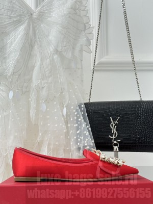 Roger Vivier Crystal buckle in velvet flat red