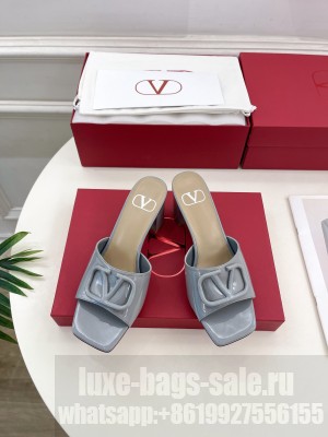 VALENTINO VLOGO SIGNATURE PATENT LEATHER SLIDE SANDAL 60MM 014 2025