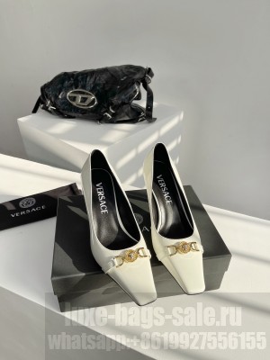 Versace Medusa patent leather square toe Pumps Off white