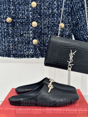 Valentino Garavani VLogo mule in calfskin Black