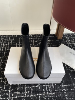 The Row Elastic Sheepskin Boots Black