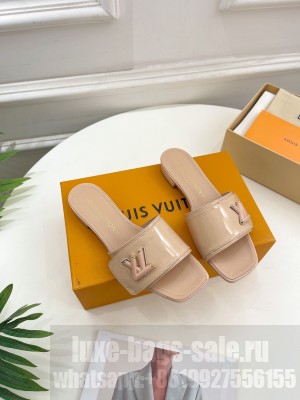 Louis Vuitton Shake Flat Slide Sandals with LV Twist 2023 025