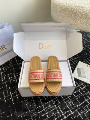 Dior Dioriviera Dway Platform Slide Natural Raffia and Candy Pink Embroidered Cotton