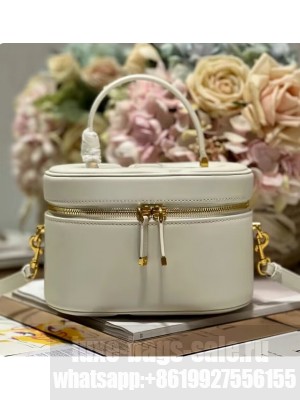 SMALL CD SIGNATURE VANITY CASE Calfskin with Embossed CD Signature S2203UTZQ Latte