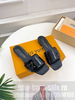 Louis Vuitton Shake Flat Slide Sandals with LV Twist 2023 027