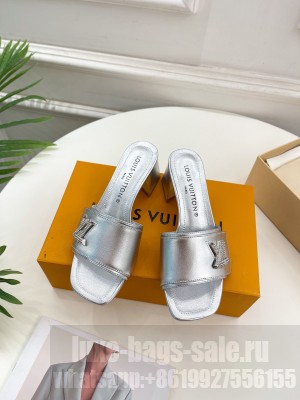 Louis Vuitton Shake Slide Sandals 5.5cm in Silver Leather with LV Twist 2023 010