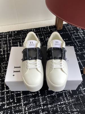 Valentino Garavani Rockstud Untitled sneaker in white calfskin 044 2025