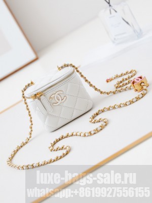 CHANEL CLUTCH WITH CHAIN AP3941 white