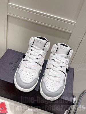 VALENTINO MID-TOP ONE STUD SNEAKERS 2022 COLLECITON 09