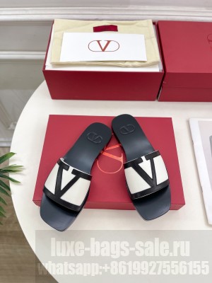Valentino Garavani Viva Superstar Slide Sandal in Nappa Leather 04 2025