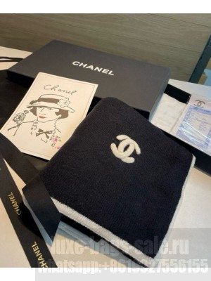 Chanel Knitted long cashmere scarf